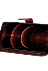 Nomfy Hoesje Geschikt voor iPhone 13 Pro Max Hoes Bookcase Flipcase Book Cover Met 2x Screenprotector - Hoes Geschikt voor iPhone 13 Pro Max Hoesje Book Case - Bruin