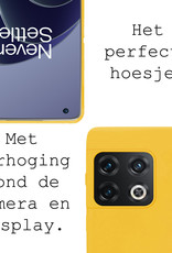 BASEY. Hoes Geschikt voor OnePlus 10 Pro Hoesje Siliconen Back Cover Case Met Screenprotector - Hoesje Geschikt voor OnePlus 10 Pro Hoes Cover Hoesje - Geel