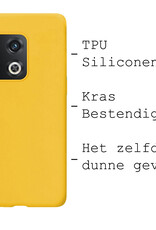 BASEY. Hoes Geschikt voor OnePlus 10 Pro Hoesje Siliconen Back Cover Case Met 2x Screenprotector - Hoesje Geschikt voor OnePlus 10 Pro Hoes Cover Hoesje - Geel