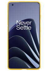BASEY. Hoes Geschikt voor OnePlus 10 Pro Hoesje Siliconen Back Cover Case Met 2x Screenprotector - Hoesje Geschikt voor OnePlus 10 Pro Hoes Cover Hoesje - Geel
