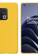 BASEY. Hoes Geschikt voor OnePlus 10 Pro Hoesje Siliconen Back Cover Case Met 2x Screenprotector - Hoesje Geschikt voor OnePlus 10 Pro Hoes Cover Hoesje - Geel