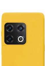 NoXx Hoes Geschikt voor OnePlus 10 Pro Hoesje Cover Siliconen Back Case Hoes Met Screenprotector - Geel