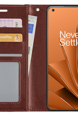 Nomfy Hoesje Geschikt voor OnePlus 10 Pro Hoes Bookcase Flipcase Book Cover Met 2x Screenprotector - Hoes Geschikt voor OnePlus 10 Pro Hoesje Book Case - Bruin