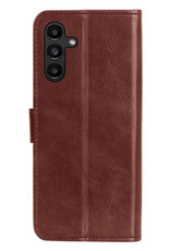 NoXx Hoes Geschikt voor Samsung A13 5G Hoesje Book Case Hoes Flip Cover Wallet Bookcase Met Screenprotector - Bruin