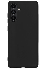 NoXx Hoes Geschikt voor Samsung A13 5G Hoesje Cover Siliconen Back Case Hoes Met 2x Screenprotector - Zwart