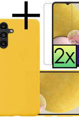 NoXx Hoes Geschikt voor Samsung A13 5G Hoesje Cover Siliconen Back Case Hoes Met 2x Screenprotector - Geel