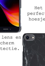 BASEY. Hoes Geschikt voor iPhone SE 2022 Hoesje Marmer Case Marmeren Cover Hoes Hardcover Met 2x Screenprotector - Zwart