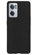 NoXx Hoes Geschikt voor OnePlus Nord CE 2 Hoesje Cover Siliconen Back Case Hoes Met Screenprotector - Zwart