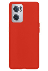 NoXx Hoes Geschikt voor OnePlus Nord CE 2 Hoesje Cover Siliconen Back Case Hoes Met 2x Screenprotector - Rood