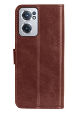 BASEY. Hoes Geschikt voor OnePlus Nord CE 2 Hoesje Bookcase Hoes Flip Case Book Cover Met 2x Screenprotector - Hoesje Geschikt voor OnePlus Nord CE 2 Hoes Book Case Hoesje - Bruin