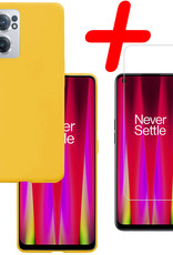 BASEY. Hoes Geschikt voor OnePlus Nord CE 2 Hoesje Siliconen Back Cover Case Met Screenprotector - Hoesje Geschikt voor OnePlus Nord CE 2 Hoes Cover Hoesje - Geel