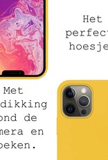 BASEY. Hoes Geschikt voor iPhone 14 Pro Max Hoesje Siliconen Back Cover Case Met 2x Screenprotector - Hoesje Geschikt voor iPhone 14 Pro Max Hoes Cover Hoesje - Geel