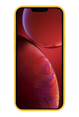 NoXx Hoes Geschikt voor iPhone 14 Hoesje Cover Siliconen Back Case Hoes Met 2x Screenprotector - Geel