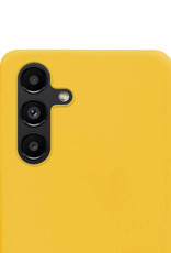 NoXx Hoes Geschikt voor Samsung A04s Hoesje Cover Siliconen Back Case Hoes - Geel
