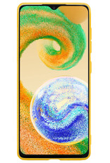 BASEY. Hoes Geschikt voor Samsung A04s Hoesje Siliconen Back Cover Case Met 2x Screenprotector - Hoesje Geschikt voor Samsung Galaxy A04s Hoes Cover Hoesje - Geel