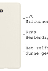 BASEY. Hoes Geschikt voor Samsung A04s Hoesje Siliconen Back Cover Case Met 2x Screenprotector - Hoesje Geschikt voor Samsung Galaxy A04s Hoes Cover Hoesje - Wit