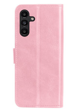 NoXx Hoes Geschikt voor Samsung A04s Hoesje Book Case Hoes Flip Cover Wallet Bookcase Met 2x Screenprotector - Lichtroze