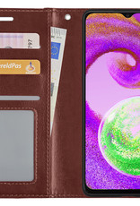 NoXx Hoes Geschikt voor Samsung A04s Hoesje Book Case Hoes Flip Cover Wallet Bookcase - Bruin