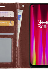 BASEY. Hoes Geschikt voor OnePlus Nord CE 2 Lite Hoesje Bookcase Hoes Flip Case Book Cover Met 2x Screenprotector - Hoesje Geschikt voor OnePlus Nord CE 2 Lite Hoes Book Case Hoesje - Bruin