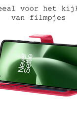 BASEY. Hoes Geschikt voor OnePlus Nord 2T Hoesje Bookcase Hoes Flip Case Book Cover Met 2x Screenprotector - Hoesje Geschikt voor OnePlus Nord 2T Hoes Book Case Hoesje - Donkerroze