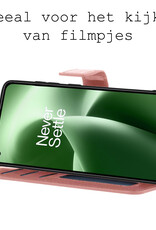 BASEY. Hoes Geschikt voor OnePlus Nord 2T Hoesje Bookcase Hoes Flip Case Book Cover Met 2x Screenprotector - Hoesje Geschikt voor OnePlus Nord 2T Hoes Book Case Hoesje - Rosé goud