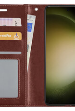 BASEY. Hoes Geschikt voor Samsung S23 Hoesje Bookcase Hoes Flip Case Book Cover Met Screenprotector - Hoesje Geschikt voor Samsung Galaxy S23 Hoes Book Case Hoesje - Bruin