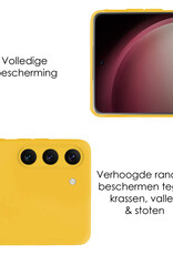 NoXx Hoes Geschikt voor Samsung S23 Hoesje Cover Siliconen Back Case Hoes Met 2x Screenprotector - Geel