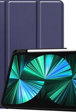 BASEY. Hoesje Geschikt voor iPad Pro 2021 (12,9 inch) Hoes Case Tablet Hoesje Tri-fold Met Uitsparing Geschikt voor Apple Pencil - Hoes Geschikt voor iPad Pro 12,9 inch (2021) Hoesje Hard Cover Bookcase Hoes - Donkerblauw