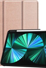 BASEY. Hoesje Geschikt voor iPad Pro 2021 (12,9 inch) Hoes Case Tablet Hoesje Tri-fold Met Uitsparing Geschikt voor Apple Pencil - Hoes Geschikt voor iPad Pro 12,9 inch (2021) Hoesje Hard Cover Bookcase Hoes - Rosé goud