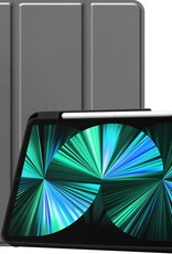 BASEY. Hoesje Geschikt voor iPad Pro 2021 (12,9 inch) Hoes Case Tablet Hoesje Tri-fold Met Uitsparing Geschikt voor Apple Pencil - Hoes Geschikt voor iPad Pro 12,9 inch (2021) Hoesje Hard Cover Bookcase Hoes - Grijs