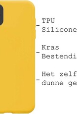 BASEY. Hoes Geschikt voor iPhone 12 Hoesje Siliconen Back Cover Case - Hoesje Geschikt voor iPhone 12 Hoes Cover Hoesje - Geel