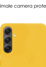 NoXx Hoes Geschikt voor Samsung A34 Hoesje Cover Siliconen Back Case Hoes Met Screenprotector - Geel