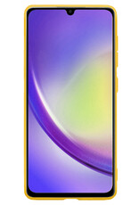 NoXx Hoes Geschikt voor Samsung A34 Hoesje Cover Siliconen Back Case Hoes Met Screenprotector - Geel