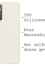 BASEY. Hoes Geschikt voor Samsung A14 Hoesje Siliconen Back Cover Case Met Screenprotector - Hoesje Geschikt voor Samsung Galaxy A14 Hoes Cover Hoesje - Wit