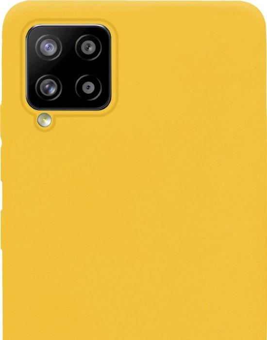 NoXx Hoes Geschikt voor Samsung A12 Hoesje Cover Siliconen Back Case Hoes - Geel