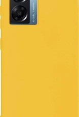 NoXx Hoes Geschikt voor OPPO A77 Hoesje Cover Siliconen Back Case Hoes Met Screenprotector - Geel