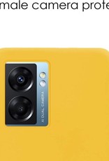 NoXx Hoes Geschikt voor OPPO A77 Hoesje Cover Siliconen Back Case Hoes Met 2x Screenprotector - Geel