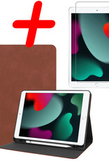 BASEY. Hoesje Geschikt voor iPad 10.2 2021 Hoes Case Luxe Hoesje Hard Cover Met Screenprotector - Hoes Geschikt voor iPad 9 Hoesje Bookcase Met Uitsparing Geschikt voor Apple Pencil - Bruin