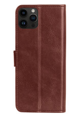 BASEY. Hoes Geschikt voor iPhone 15 Pro Hoesje Bookcase Hoes Flip Case Book Cover Met 2x Screenprotector - Hoesje Geschikt voor iPhone 15 Pro Hoes Book Case Hoesje - Bruin