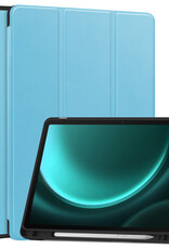 BASEY. Hoesje Geschikt voor Samsung Galaxy Tab S9 FE Hoes Case Tablet Hoesje Tri-fold Met Uitsparing Geschikt voor S Pen - Hoes Geschikt voor Samsung Tab S9 FE Hoesje Hard Cover Bookcase Hoes - Lichtblauw