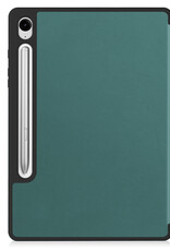 Nomfy Hoes Geschikt voor Samsung Galaxy Tab S9 FE Hoes Tri-fold Tablet Hoesje Case Met Uitsparing Geschikt voor S Pen Met Screenprotector - Hoesje Geschikt voor Samsung Tab S9 FE Hoesje Hardcover Bookcase - Donkergroen