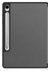 BASEY. Hoesje Geschikt voor Samsung Galaxy Tab S9 FE Hoes Case Tablet Hoesje Tri-fold Met Uitsparing Geschikt voor S Pen Met Screenprotector - Hoes Geschikt voor Samsung Tab S9 FE Hoesje Hard Cover Bookcase Hoes - Grijs