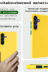 BASEY. Hoes Geschikt voor Samsung A15 Hoesje Siliconen Back Cover Case Met Screenprotector - Hoesje Geschikt voor Samsung Galaxy A15 Hoes Cover Hoesje - Geel