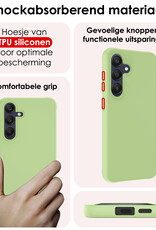 NoXx Hoes Geschikt voor Samsung A25 Hoesje Cover Siliconen Back Case Hoes Met Screenprotector - Groen