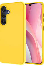 NoXx Hoes Geschikt voor Samsung A15 Hoesje Cover Siliconen Back Case Hoes - Geel