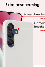 NoXx Hoes Geschikt voor Samsung A15 Hoesje Cover Siliconen Back Case Hoes Met Screenprotector - Wit