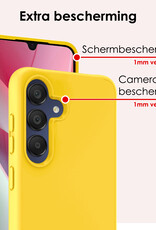 NoXx Hoes Geschikt voor Samsung A15 Hoesje Cover Siliconen Back Case Hoes Met Screenprotector - Geel