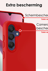 NoXx Hoes Geschikt voor Samsung A15 Hoesje Cover Siliconen Back Case Hoes Met 2x Screenprotector - Rood
