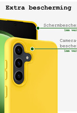 BASEY. Hoes Geschikt voor Samsung S23 FE Hoesje Siliconen Back Cover Case Met Screenprotector - Hoesje Geschikt voor Samsung Galaxy S23 FE Hoes Cover Hoesje - Geel