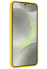 BASEY. Hoes Geschikt voor Samsung S24 Hoesje Siliconen Back Cover Case Met 2x Screenprotector - Hoesje Geschikt voor Samsung Galaxy S24 Hoes Cover Hoesje - Geel